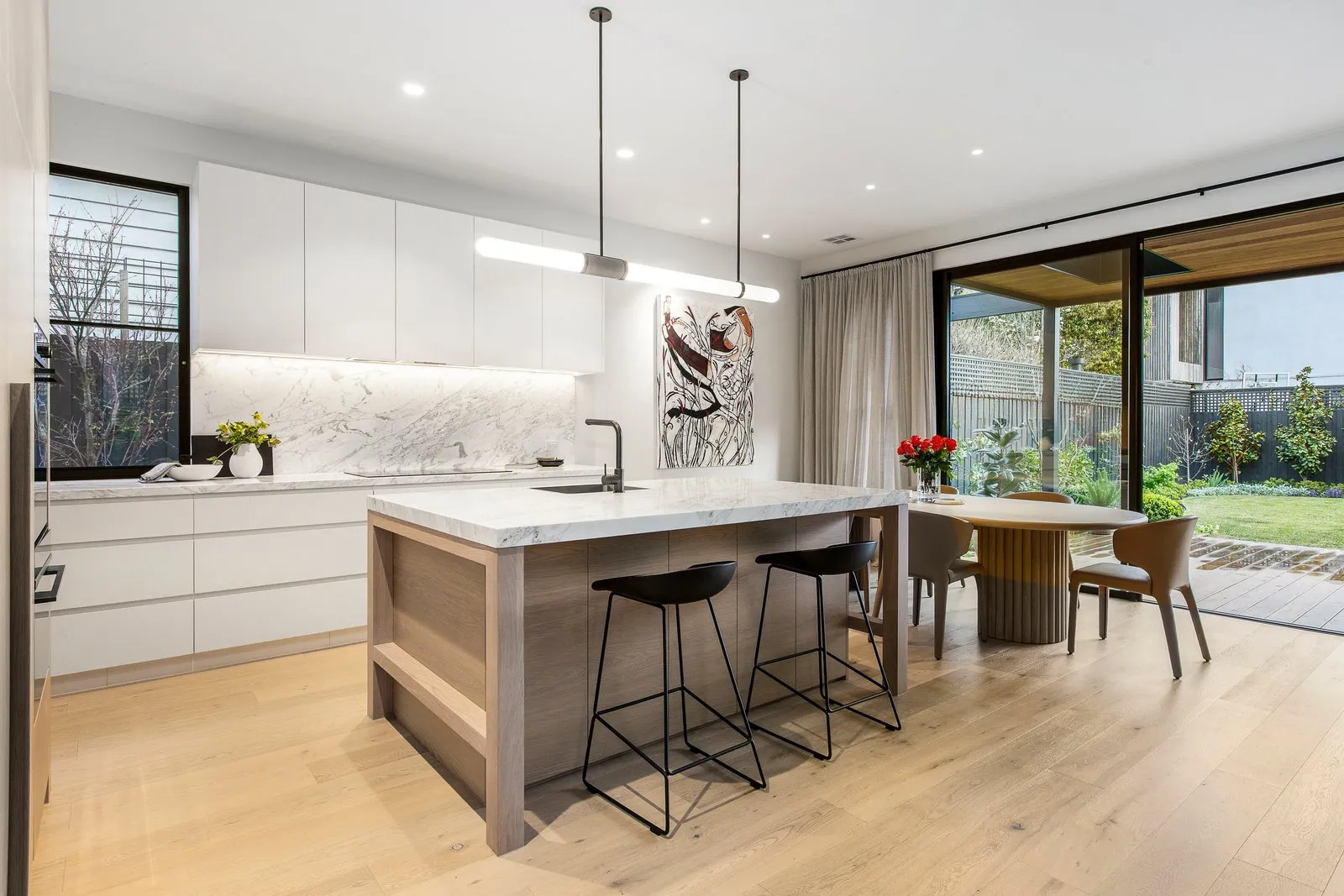 Indoor-outdoor living with alfresco deck